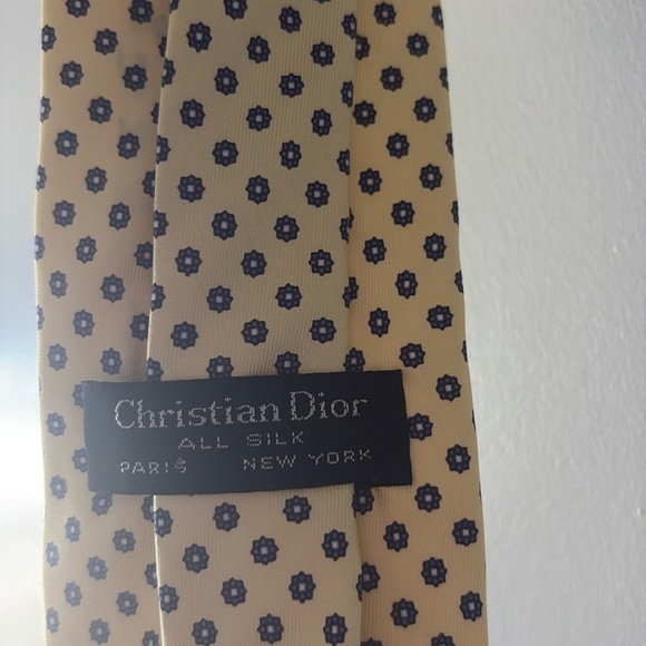 Christian Dior All Silk Tie butter yellow color w/ intricate small flower design - Picture 4 of 5